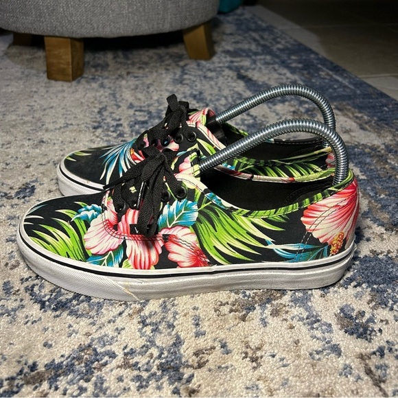 Vans Black & Red Floral Hawaiian Lace-Up Sneakers Size 9 Women’s - Picture 2 of 9